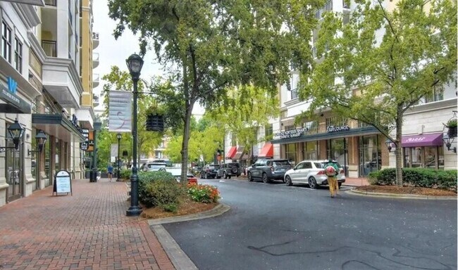 Building Photo - 4625 Piedmont Row Dr