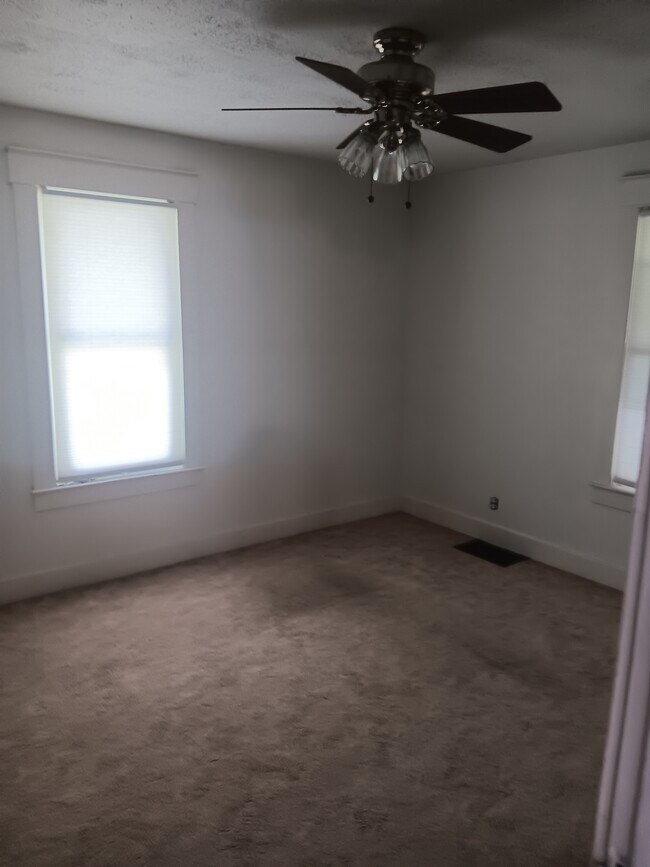 Building Photo - 315 Jennings St