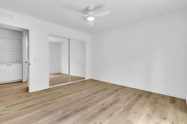 Building Photo - 428 W Los Angeles Dr