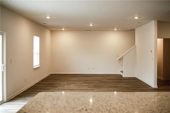 Building Photo - 386 Red Dragon Dr