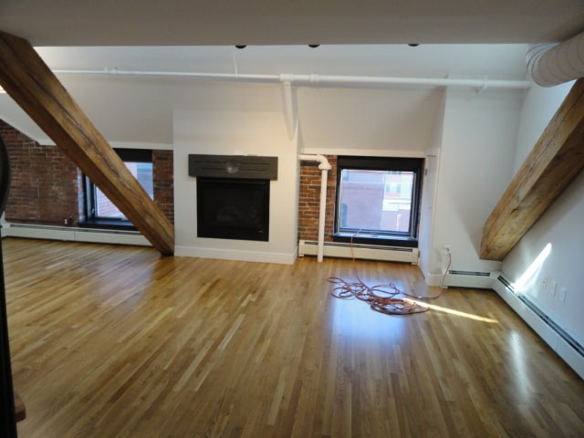 Building Photo - 537 Congress St