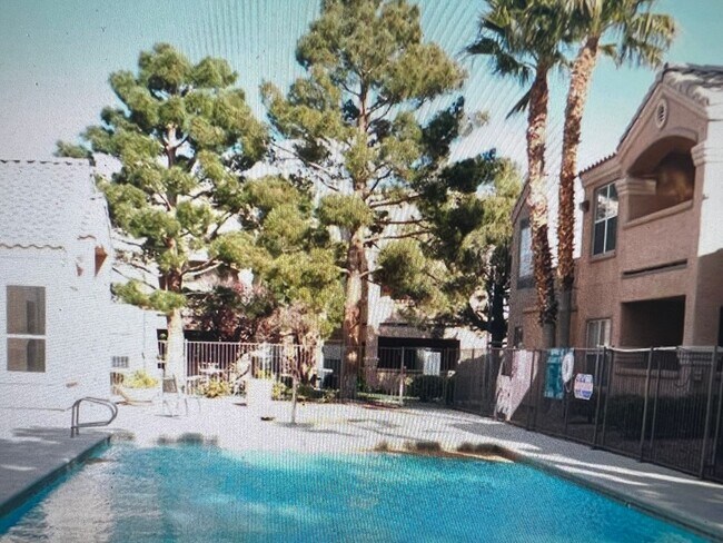 Building Photo - Cute One Bedroom, One Bath Condo