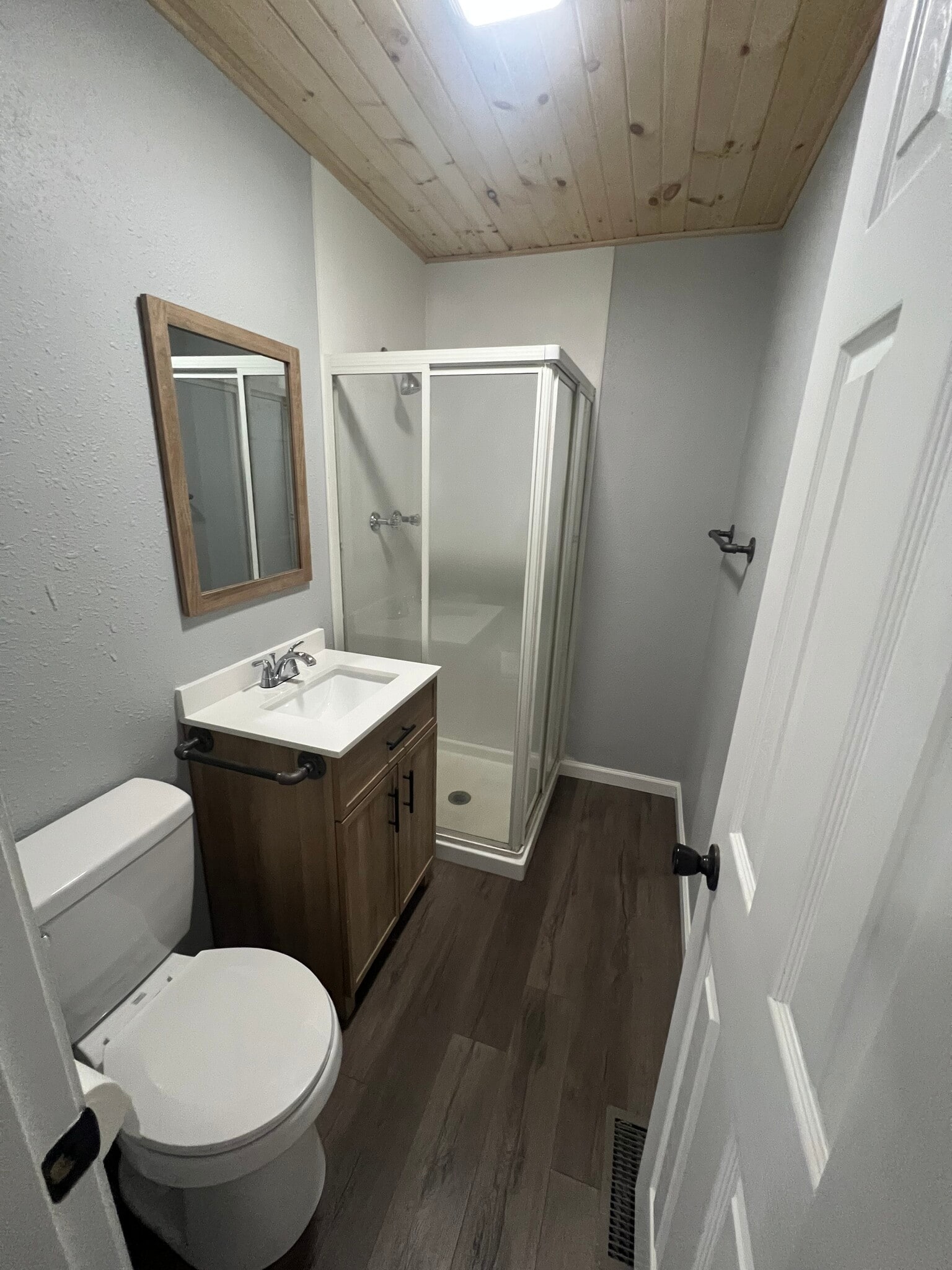 Master Bath - 110 Watt Ave