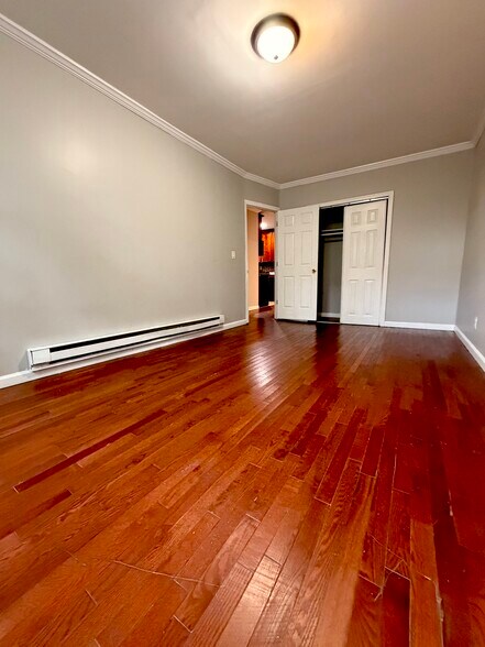 Building Photo - 1135 E 84th St