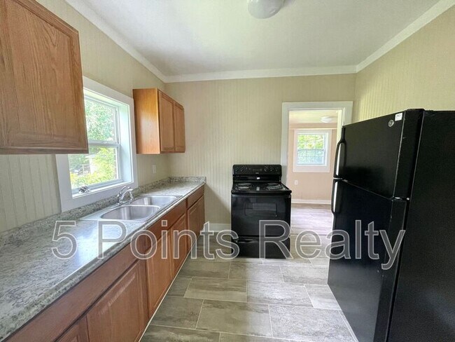 Building Photo - 203 Morrison St