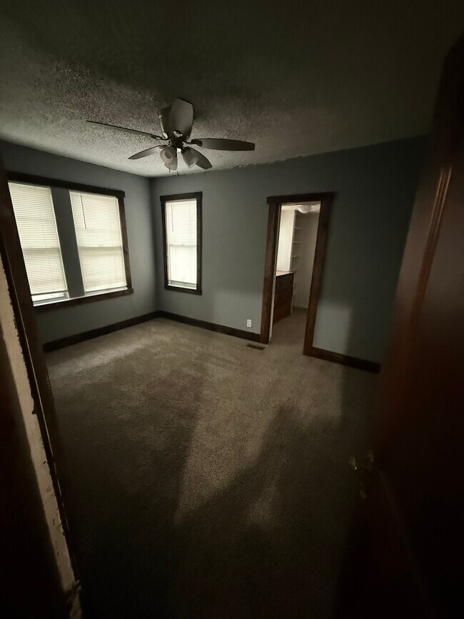 Building Photo - 1201 SW Garfield Ave