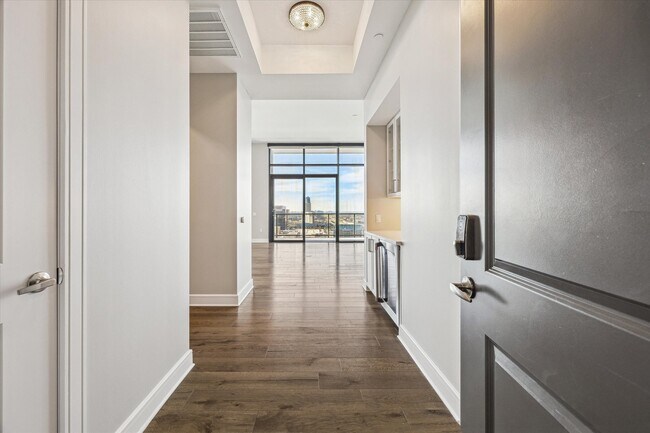 Building Photo - 9757 Katy Fwy