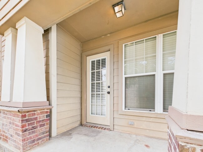 Building Photo - 1812 W Villa Maria Rd
