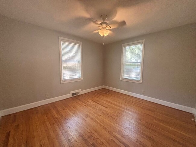 Building Photo - Forest Acres 3 Bedroom 2 Bath
