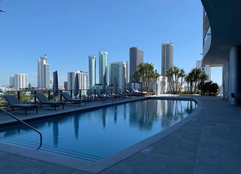 Building Photo - 1600 NE 1st Ave