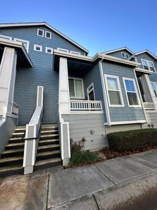 Building Photo - Nor Cal Realty Inc, 3 Bd 3 bth town home with 2 car garage