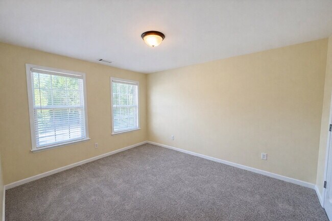 Building Photo - Clean 5 Bedroom Collins Hill Home with First Floor Suite and Oversized Master