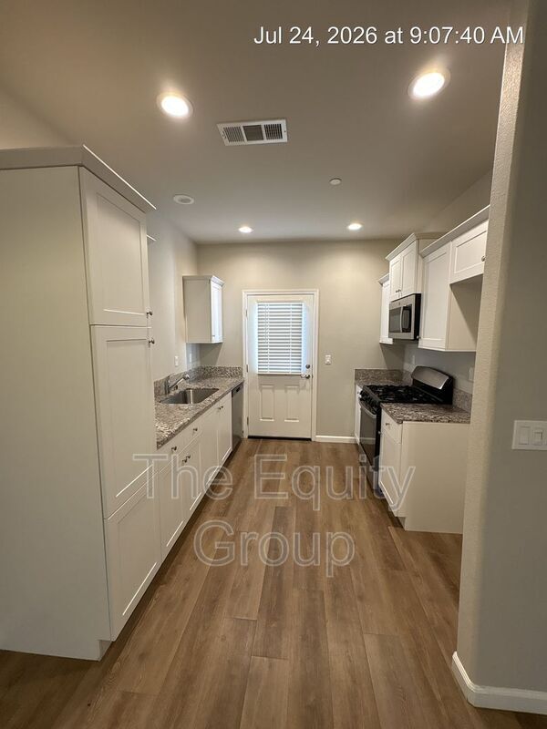 Building Photo - 505 S Summit St