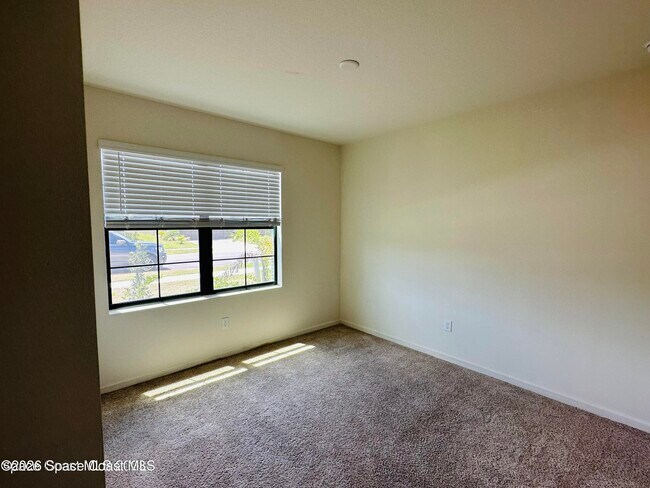 Building Photo - 519 Old Country SE Rd