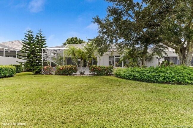 Building Photo - 8073 SE Double Tree Dr