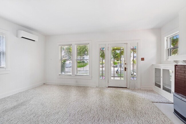 Building Photo - 1604 17th Ave S