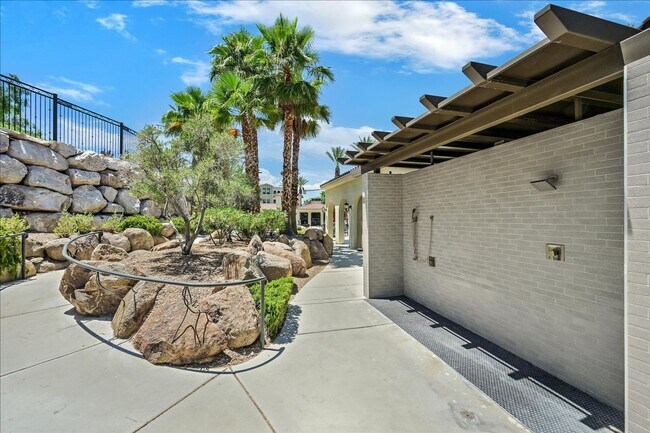 Building Photo - FULLY FURNISHED RENTAL
