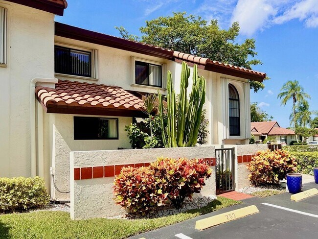 Building Photo - 10615 Ocean Palm Way