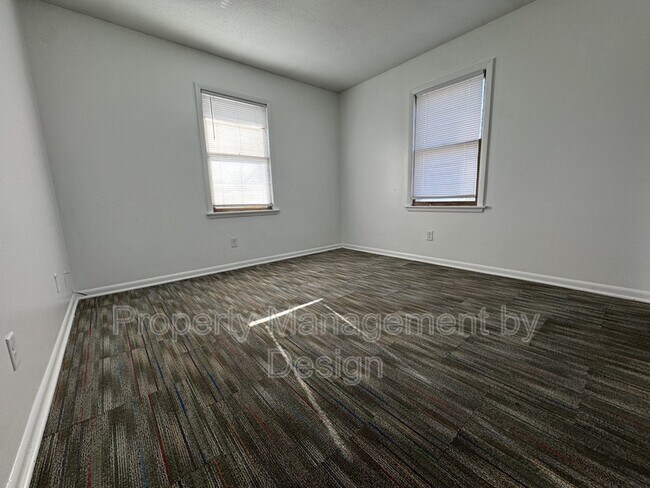 Building Photo - 1039 5th St