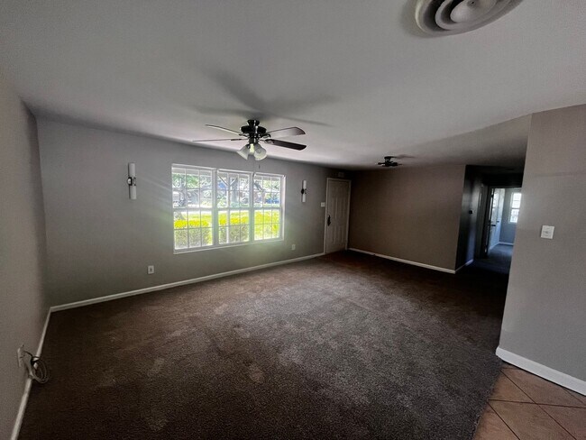 Building Photo - Freshly updated home with privacy fence in...