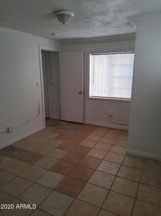 Building Photo - 909 S 35th Ave