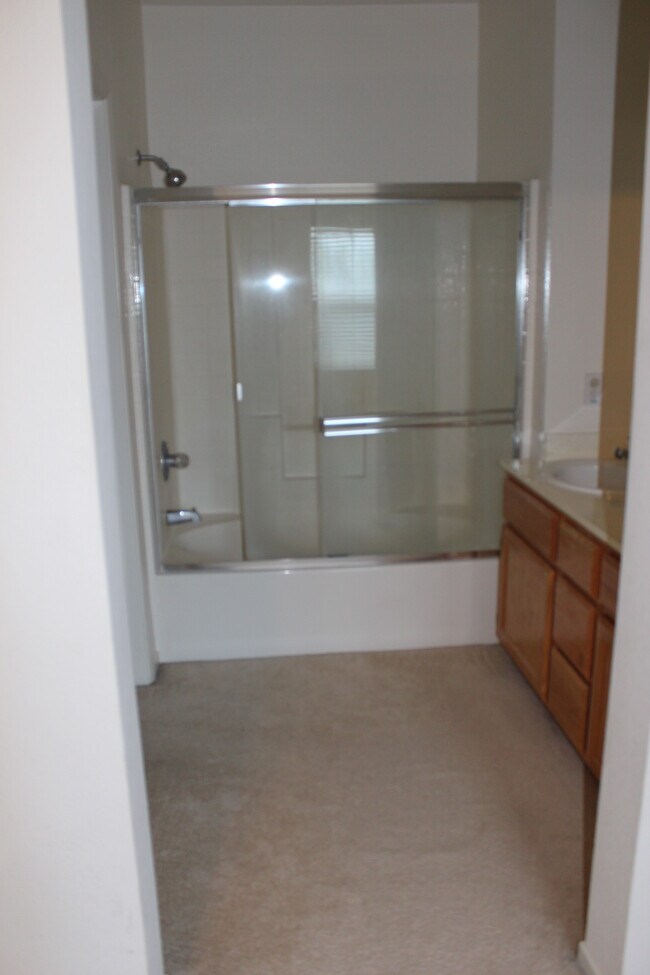 Building Photo - 4910 Hibernia Dr