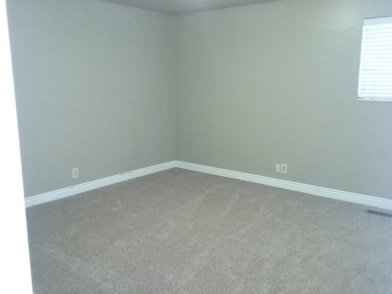 Building Photo - 1125 E Fallbrook Way
