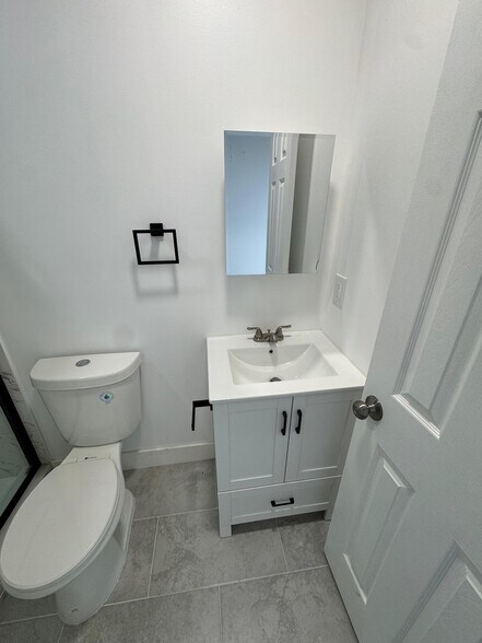 Building Photo - 1515 Camphor Dr