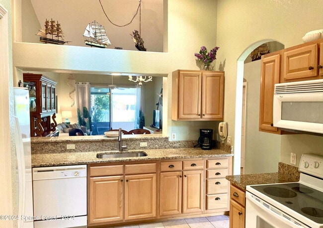 Building Photo - Available for Rent: Fully Furnished 2 Bed/...