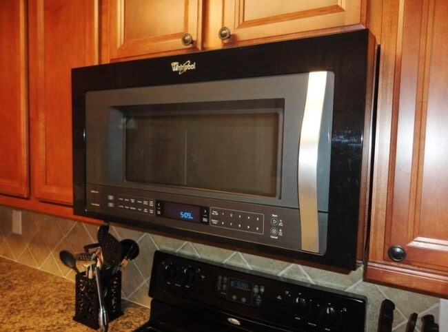 Building Photo - 280 Anderson Dr