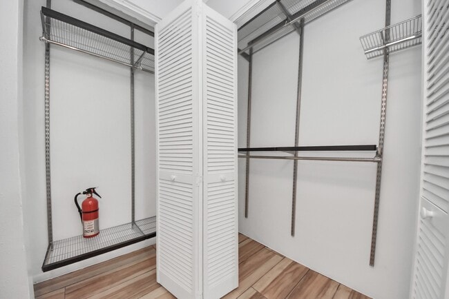 Building Photo - 2744 Briarhurst Dr