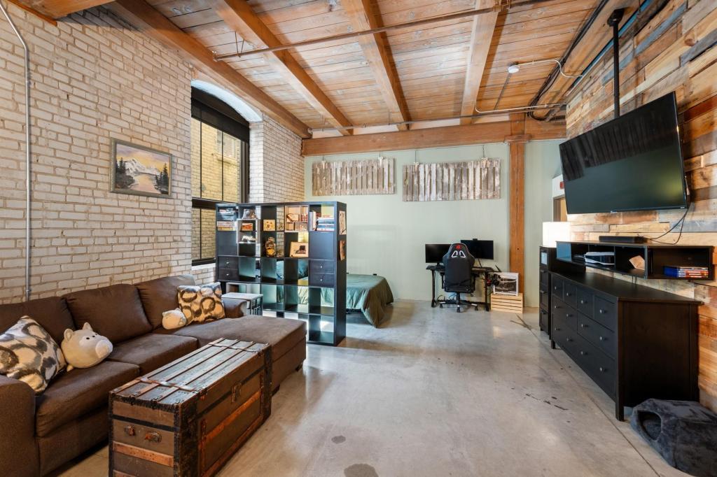 Building Photo - 127 5th St NE