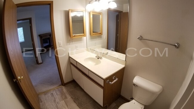 Building Photo - 6430 Creekside Dr NE