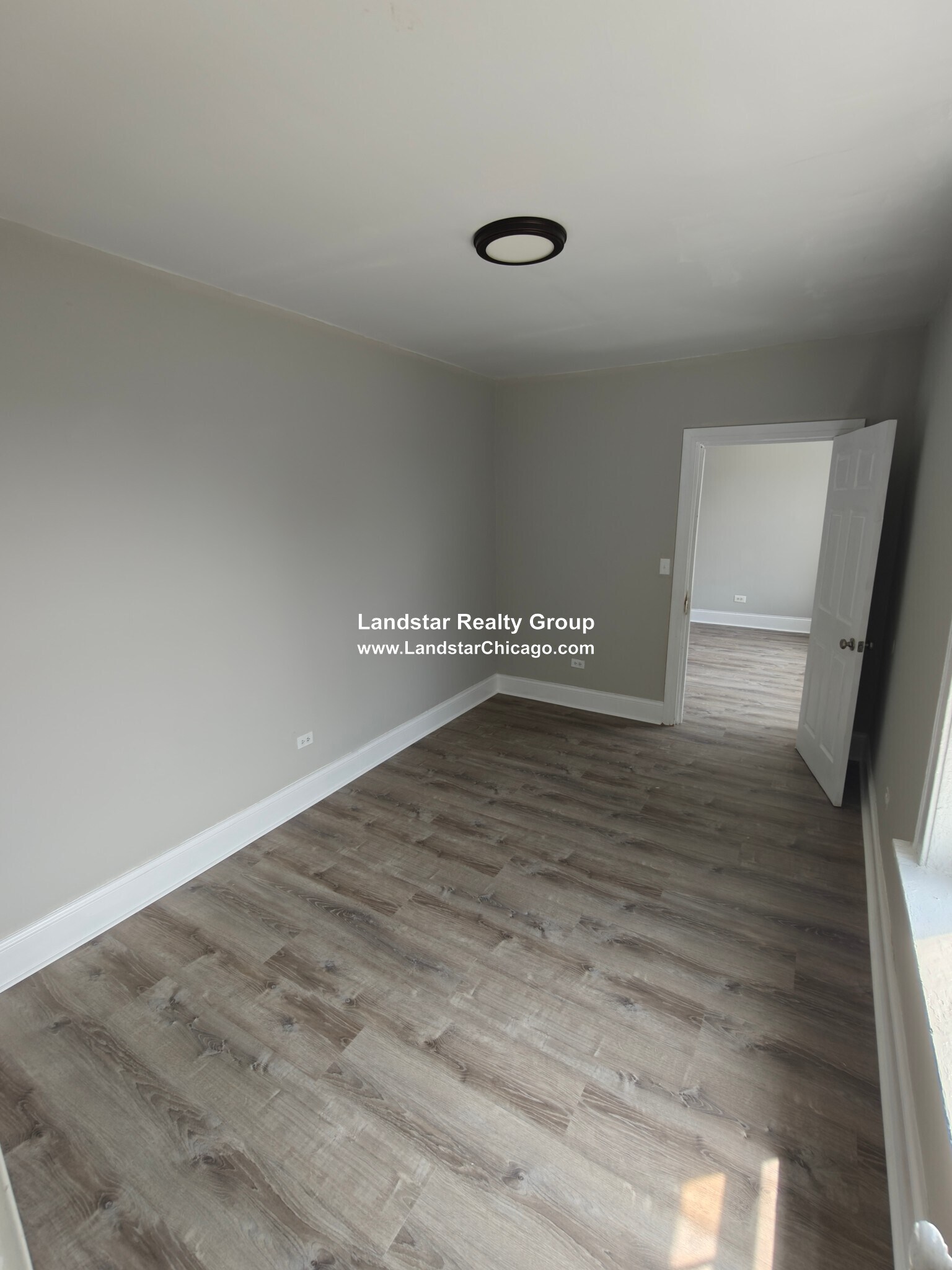 Building Photo - 6312 N Oakley Ave