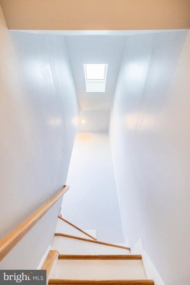 Building Photo - Three Bedroom Graduate Hospital Apartment