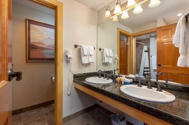 Building Photo - 535 South Park Avenue