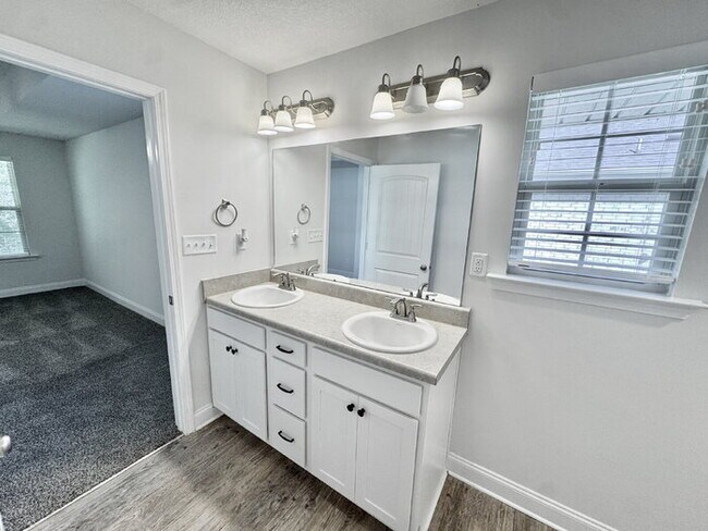 Building Photo - 8437 Grayce Dr