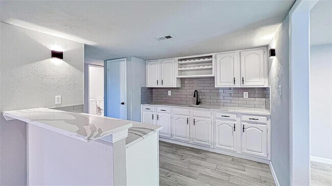 Building Photo - 16822 Macleish Dr