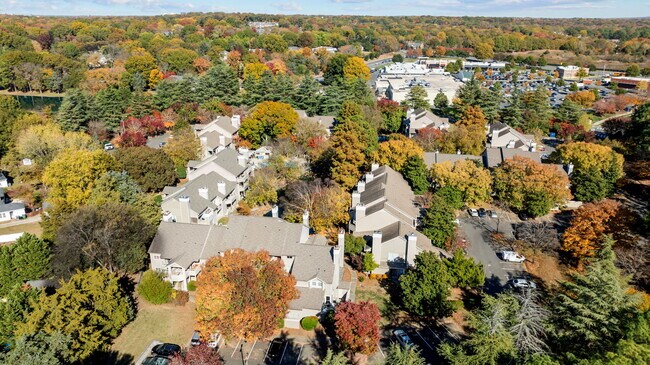 Building Photo - 2505 Stockbridge Dr