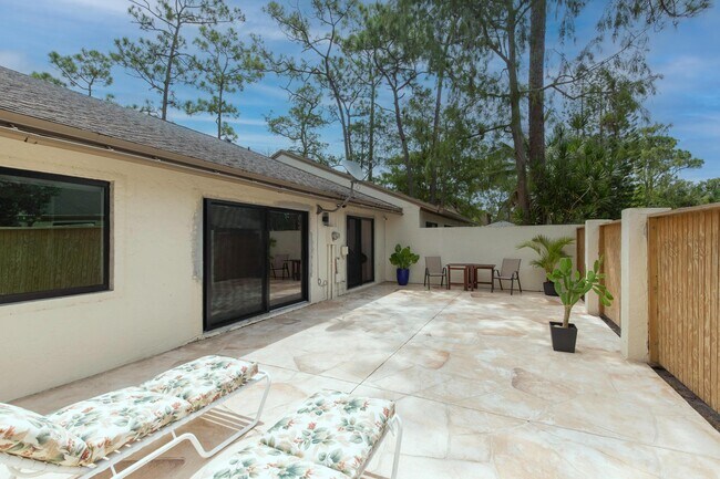 Building Photo - 253 Wood Dale Dr