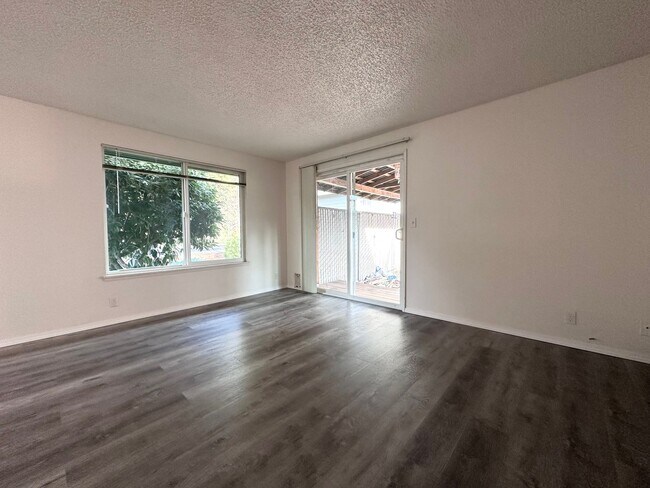 Building Photo - 39910 McCormick Dr