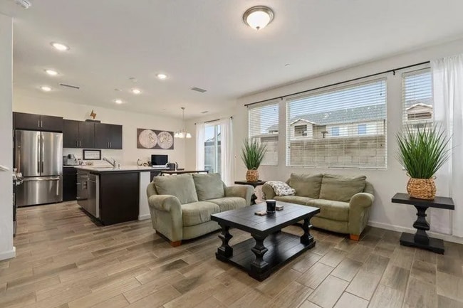 Building Photo - 736 N Bliss Ln