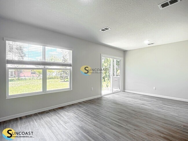 Building Photo - 11 Regis Ln