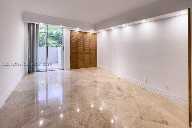 Building Photo - 1670 Bay Dr E