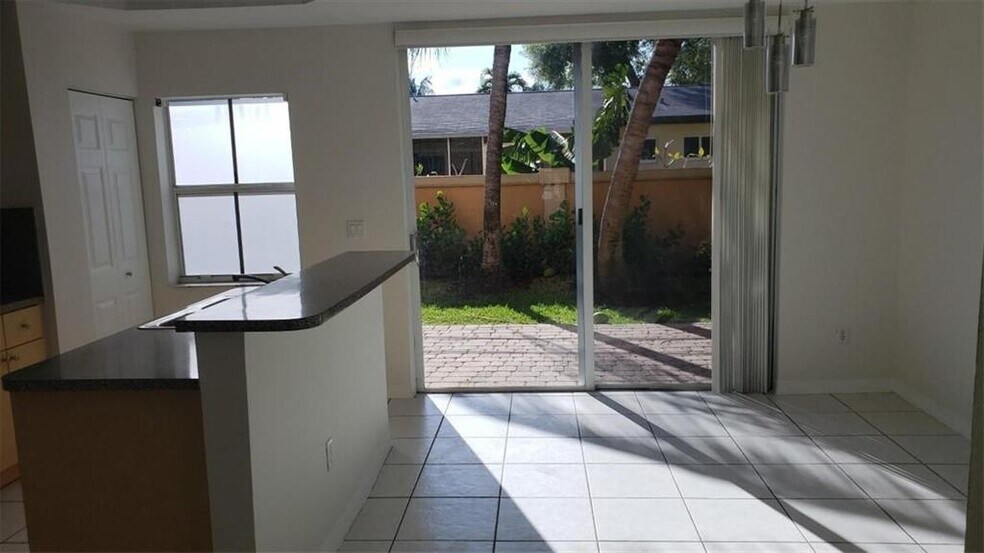Building Photo - 4965 Leeward Ln