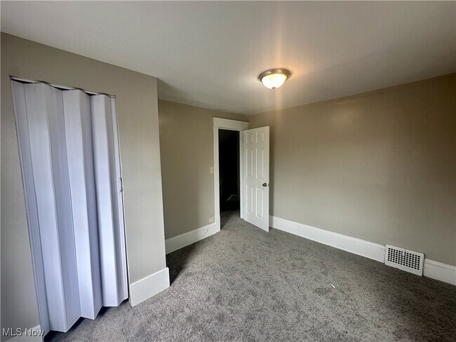 Building Photo - 555 Lumiere St