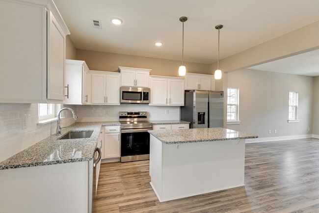 Building Photo - Townhome in Goodlettsville, Only 12 miles ...