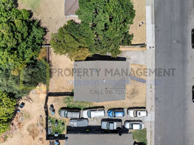 Building Photo - Charming 2-Bedroom Bungalow Retreat in Sacramento