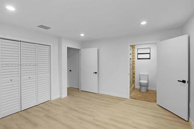 Building Photo - 5191 SW 67th Ave
