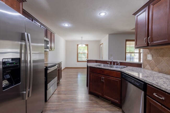 Building Photo - 3 BED, 2 BATH, 2 CAR GARAGE DUPLEX - Avail...